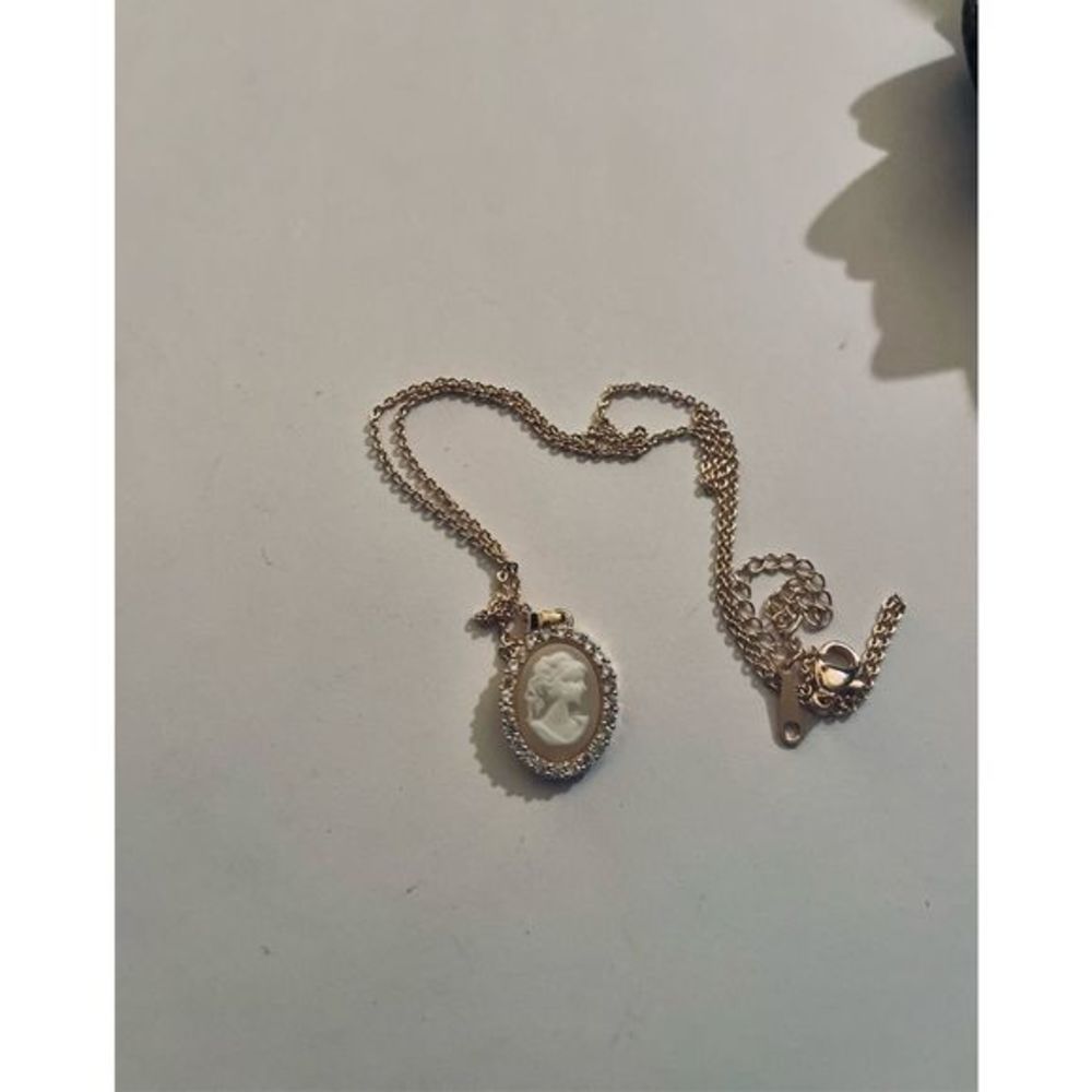 PRETTY VICTORIAN PORTRAIT GOTH STYLE PINK AND GOLD NECKLACE